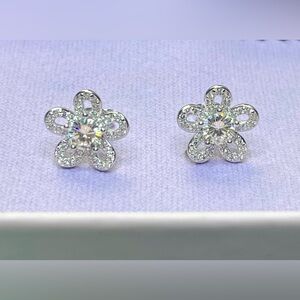 Silver Flower Crystal Stud Earrings - Sparkling White Floral Design